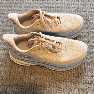 Hoka Clifton 9